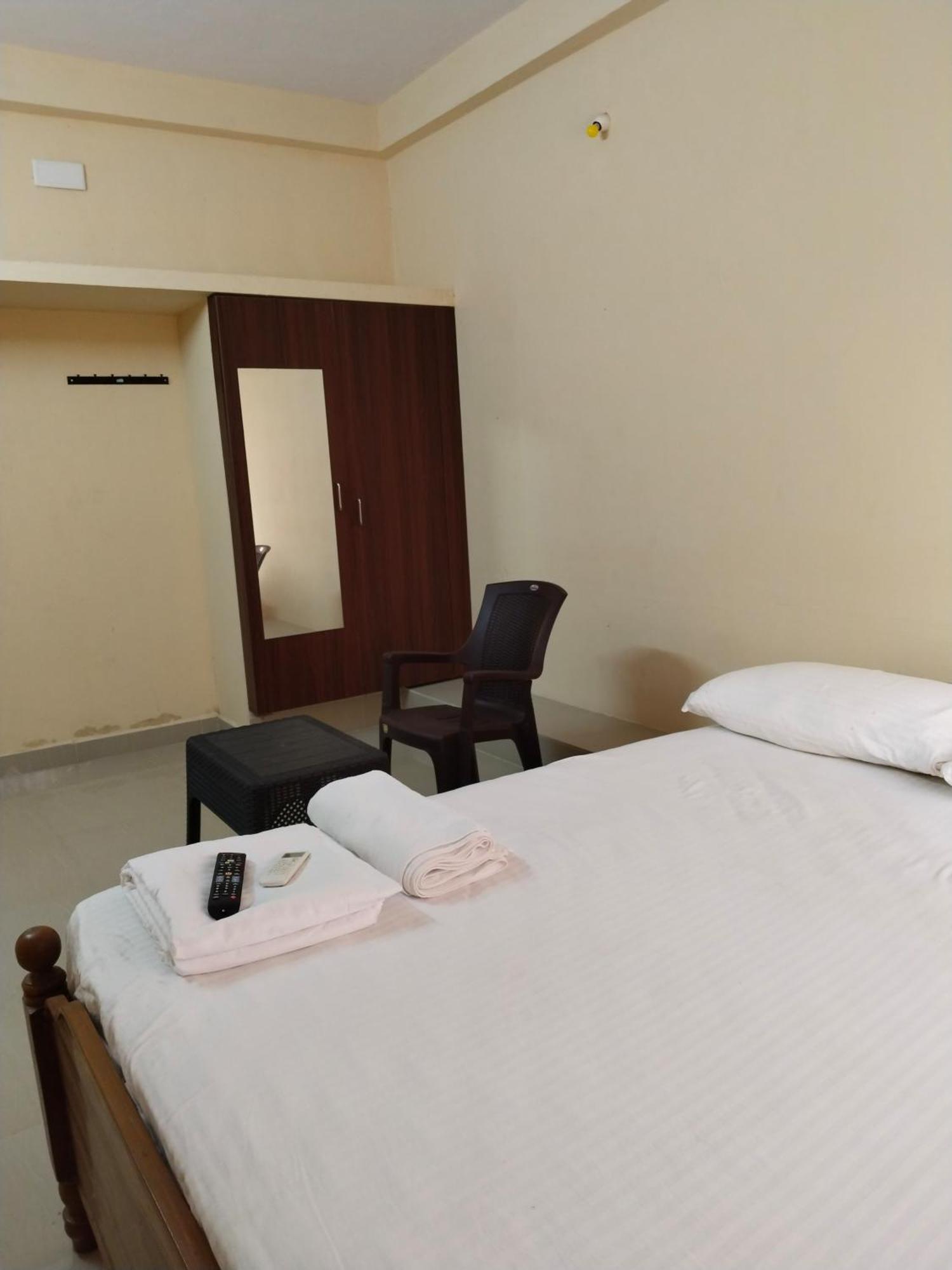 Srinivasa Serviced Apartment Keelkattalai Chennai Oda fotoğraf