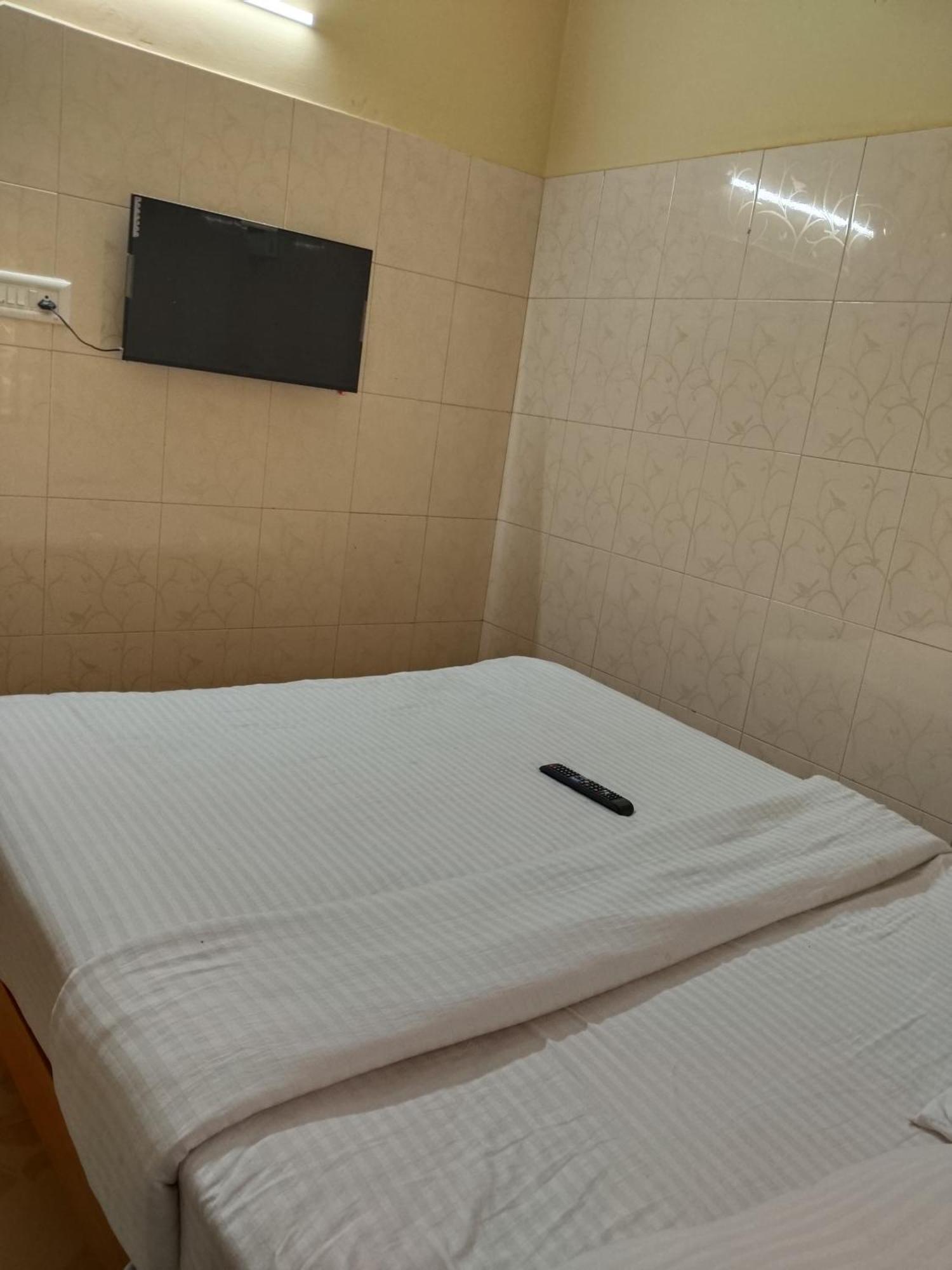Srinivasa Serviced Apartment Keelkattalai Chennai Dış mekan fotoğraf